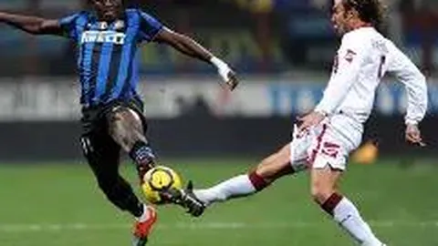 西蒙斯传球，吴前接射三分得手